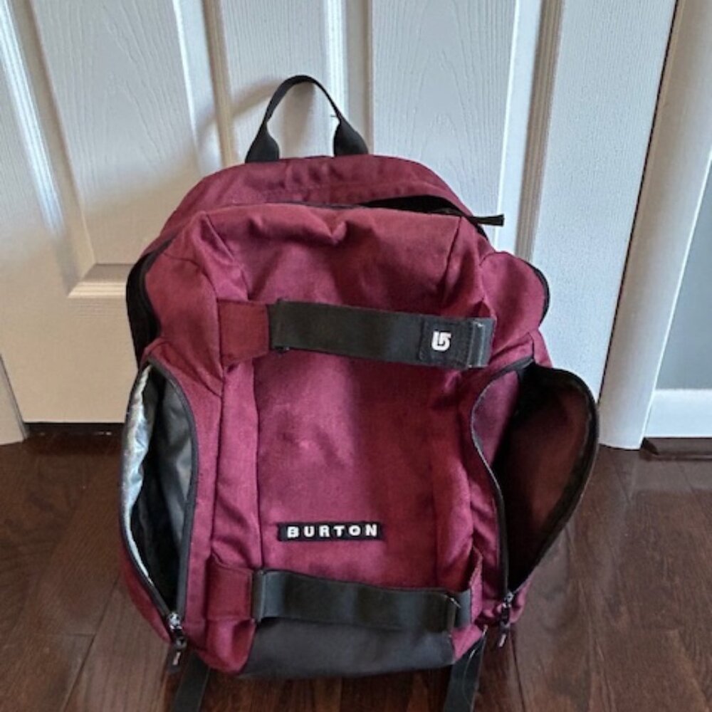 Burton Backpack RN 87380 CA 26902 Snowboarding/Hiking/Daypack